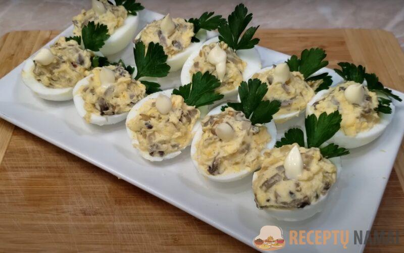 Банальная, но очень вкусная закуска на праздничный стол. Забытый рецепт из детства