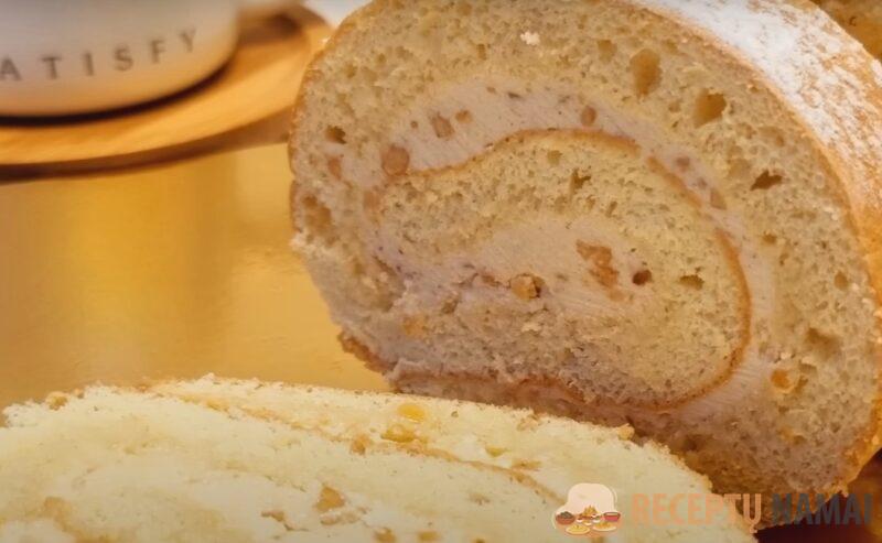 Бисквитный рулет с кремом из халвы. Необычное сладкое угощение