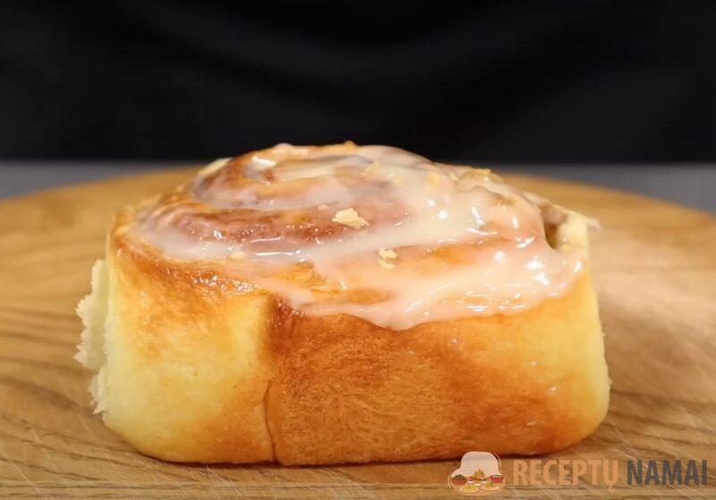 Синнабоны с яблоками, корицей и сладкой глазурью. Тесто мягкое и пушистое