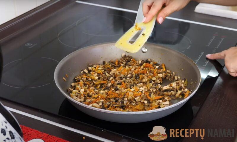 Кабачковый рулет с грибами. Результат превзошел все ожидания: меняю начинку и каждый раз новое блюдо