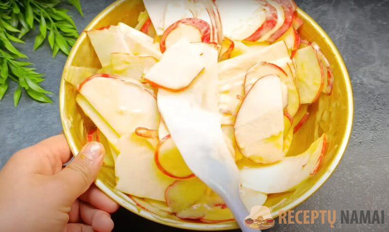 Много яблока и мало теста. Приготовьте на праздник необычный яблочный мильфей