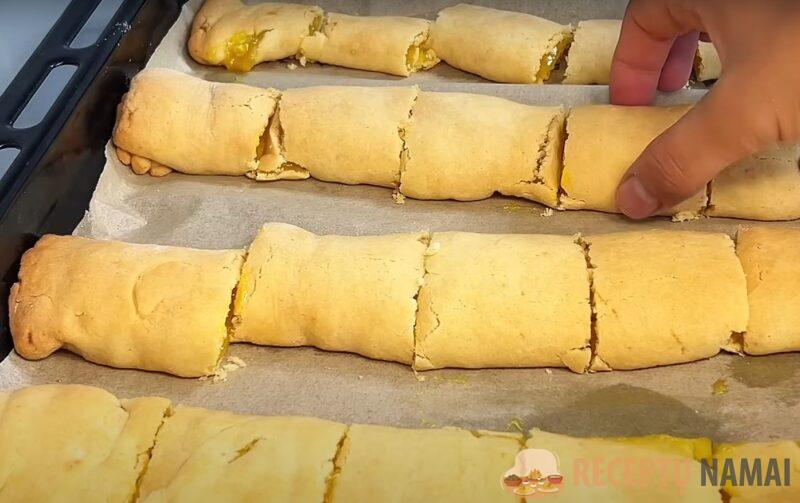 Готовьте сразу побольше. Рассыпчатое и невероятно вкусное печенье к чаю с лимонной начинкой