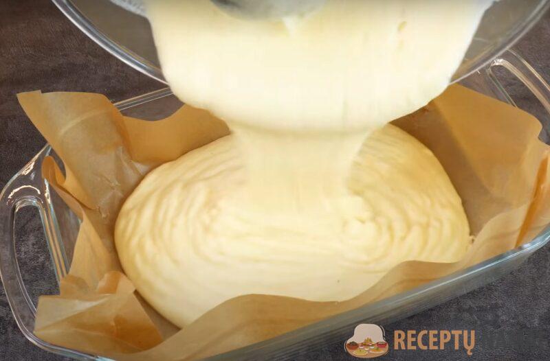 Перемешиваю ложкой и в духовку. Пирог «минутка» - для тех, кто любит готовить быстро и вкусно