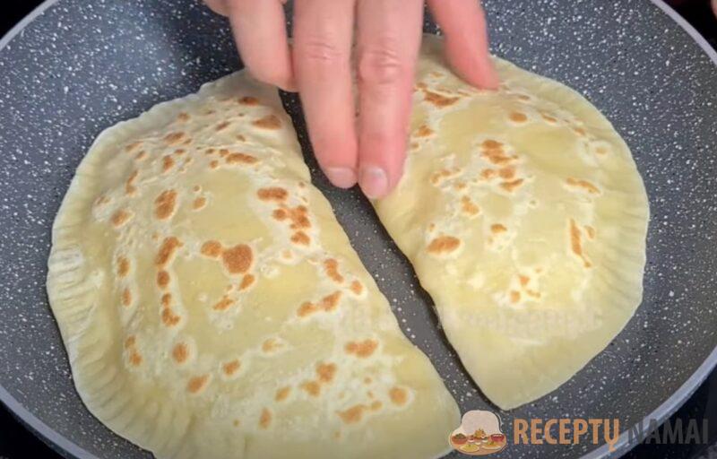 Похожи на чебуреки, но не пирожки. Готовим лепешки "Чуду" с картофелем и с сыром