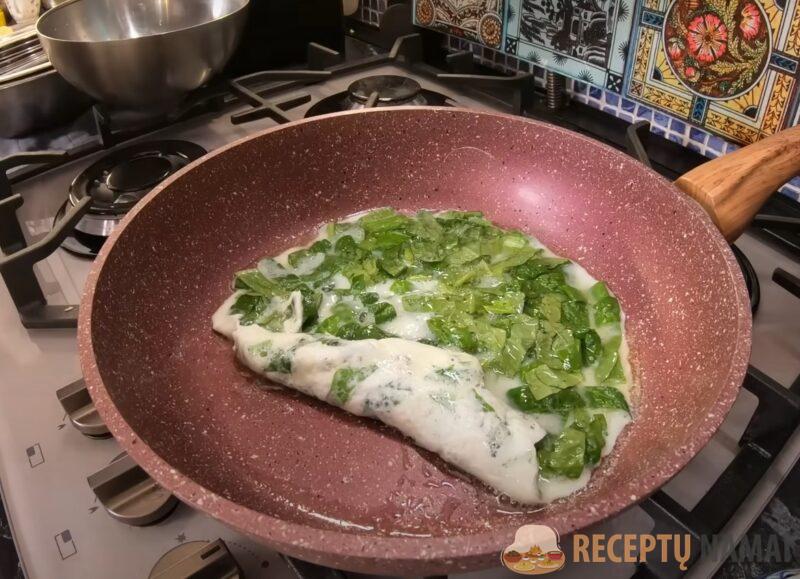 Рулет из яичницы с начинкой на сковороде. Аппетитный завтрак по новому рецепту