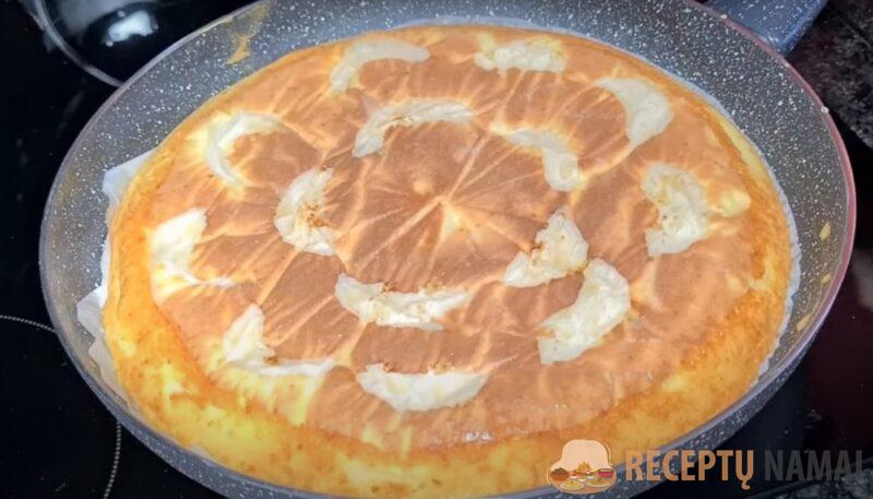 Намного вкуснее шарлотки. Пышный пирог на сковороде: рецепт без хлопот