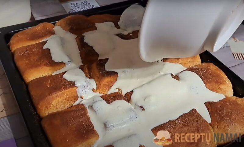 Аромат на весь дом. Булочки в сметанной заливке: мягкие, как пух