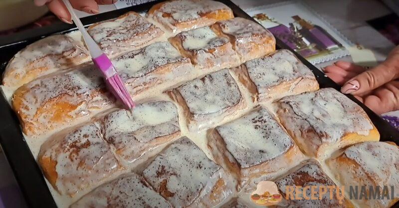 Аромат на весь дом. Булочки в сметанной заливке: мягкие, как пух