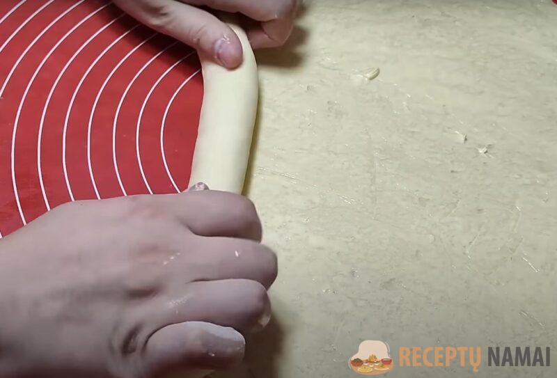 Возьмите 1 яйцо и 1 стакан кефира. Булочки на кефире — вкусное домашнее лакомство