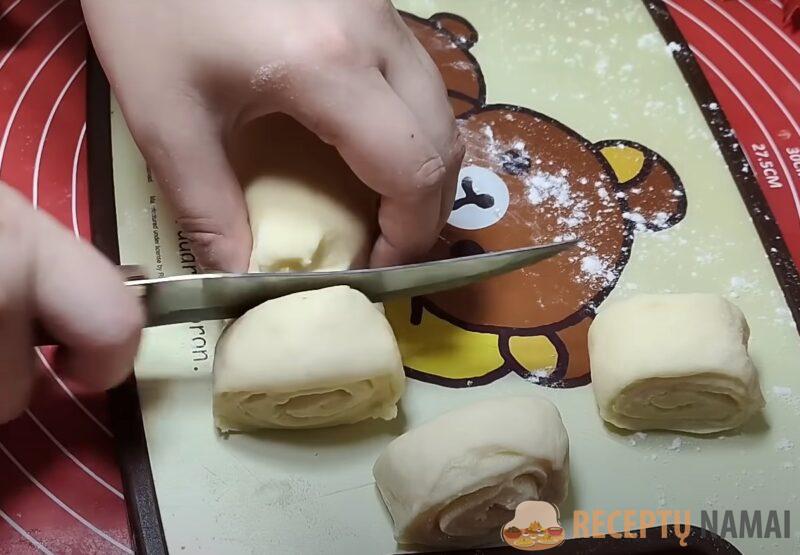 Возьмите 1 яйцо и 1 стакан кефира. Булочки на кефире — вкусное домашнее лакомство