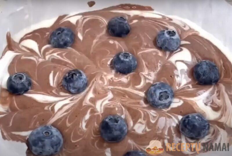 Рецепт самого воздушного десерта. Лимонно-черничный торт: выглядит просто удивительно