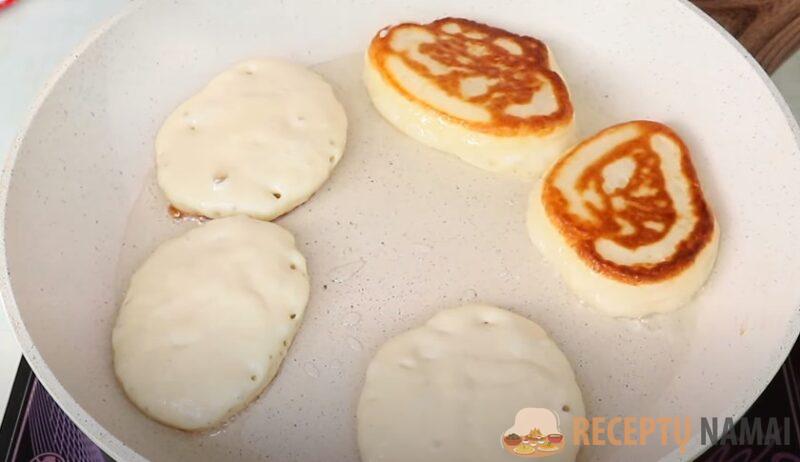 Идеальные оладьи на кефире. Получаются у всех: завтрак на скорую руку