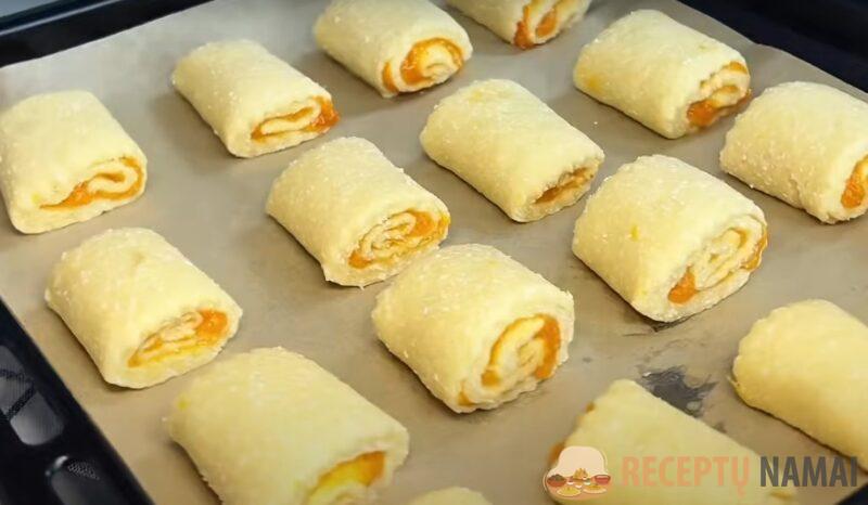 Стакан творога и 5 минут. Легкий рецепт творожных булочек с начинкой