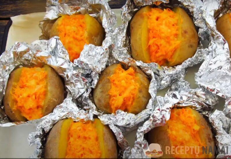 Румяная снаружи и нежная внутри. Запечённая картошка с яркой начинкой
