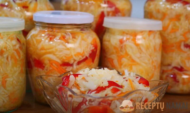 Такой салат из капусты должен быть в арсенале у каждый хозяйки. Все максимально просто и быстро