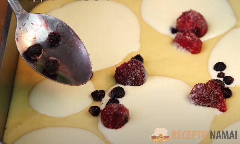 Вкусный и ароматный ягодный пирог. Универсальный десерт на праздничный стол