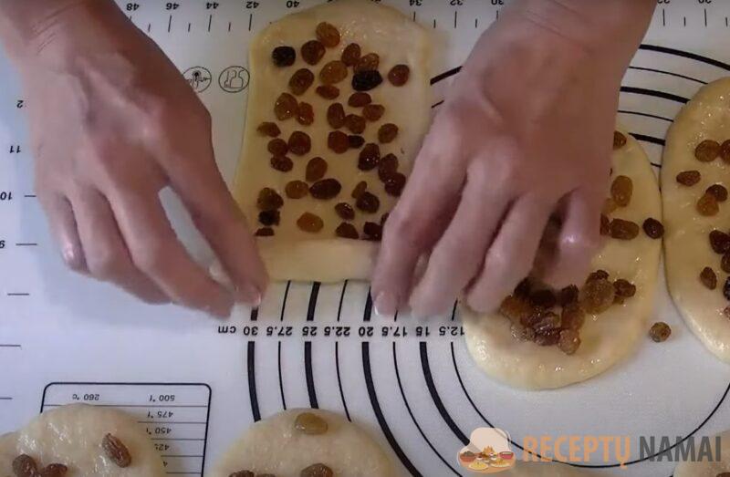 Рулетики с изюмом: нежный десерт для застолья. Тесто подходит для любой выпечки