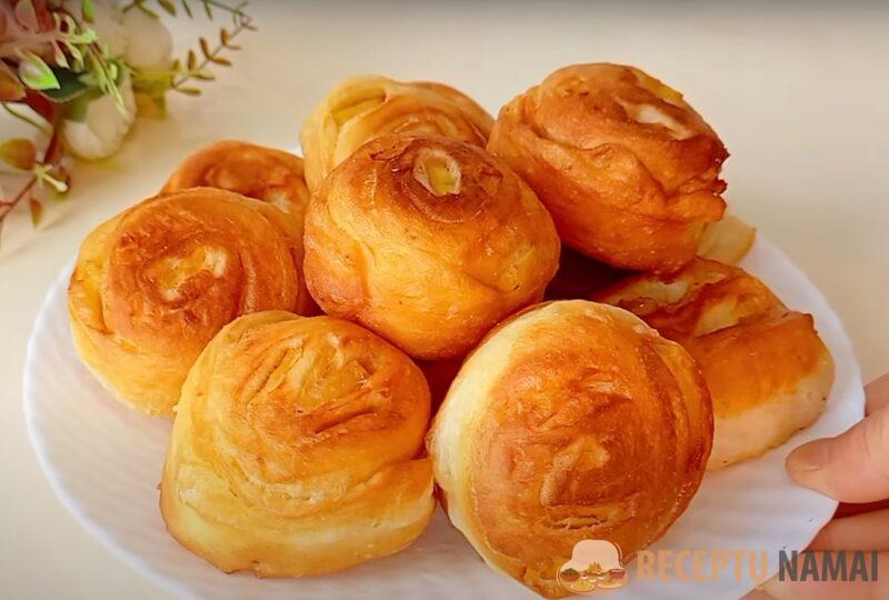 Нарезала дольками яблоки и завернула их в тесто. Оладьи с яблоками на завтрак для всей семьи