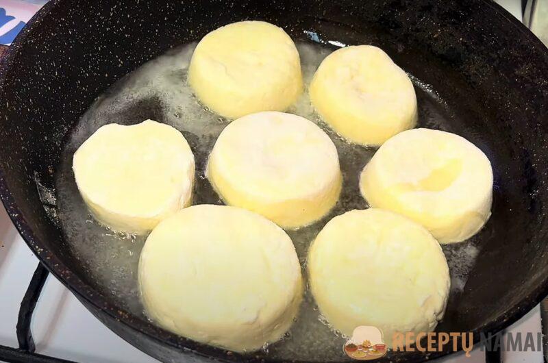 Сырники с манкой: как приготовить их нежными и румяными. Простой рецепт