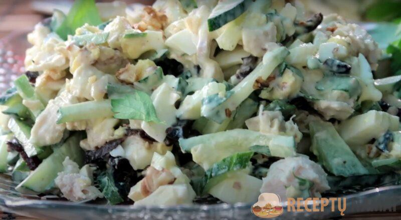 Праздничный салат "Загадка". Очень вкусное сочетание курицы и чернослива