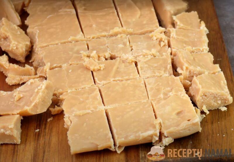 Те самые конфеты «коровка» из нашего детства. Рецепт прост, перемешиваю ложкой и готово: в магазине такие не купишь