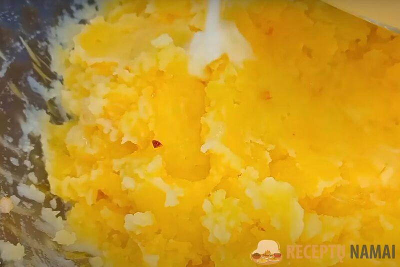 Просто добавьте майонез в кипящую воду. Мягкие и пышные картофельные пирожки: муж в восторге