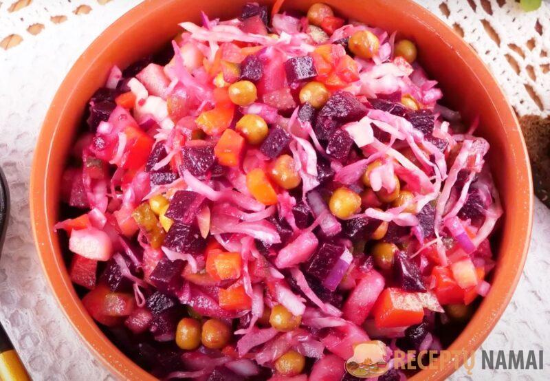 Рецептов винегрета много, но вкуснее всего классический. Винегрет с квашеной капустой и зеленым горошком