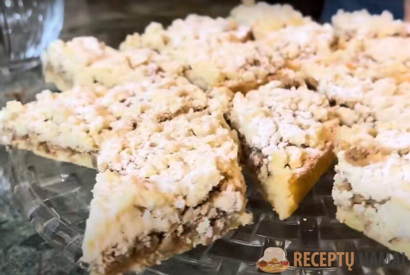 Зимний праздничный пирог. Сладкий десерт с насыщенным вкусом орехов