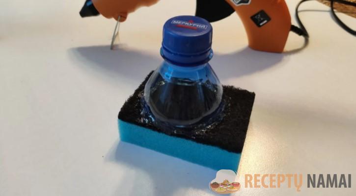 Теперь мытье посуды стало для меня немного легче. Все благодаря нехитрой самоделке из бутылки и губки