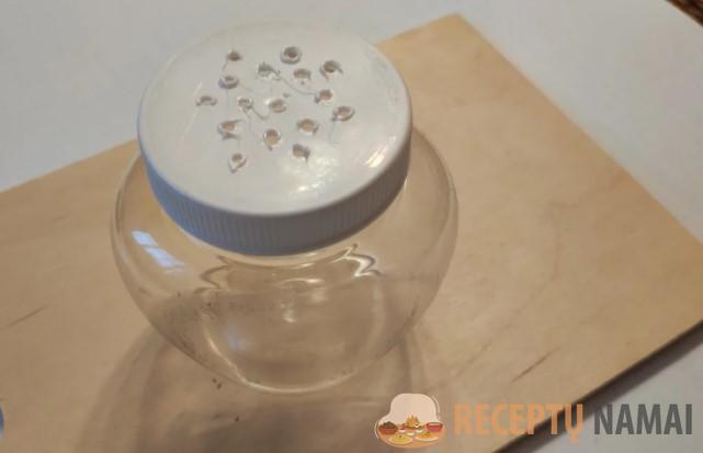 Теперь мытье посуды стало для меня немного легче. Все благодаря нехитрой самоделке из бутылки и губки