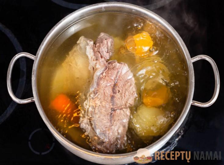 Полжизни прожила и не знала: простые секреты прозрачного, но наваристого бульона