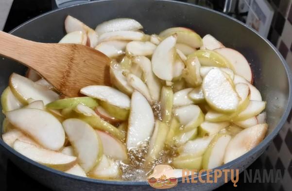 Даже тесто делать не надо! Пирог из лаваша с яблоками: быстро и просто