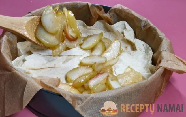 Даже тесто делать не надо! Пирог из лаваша с яблоками: быстро и просто