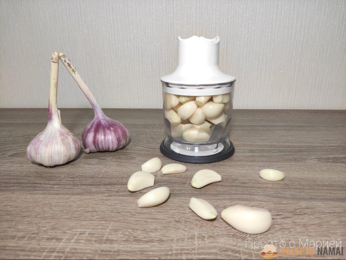 Чеснок может быть довольно "кусачим": надевайте перчатки!