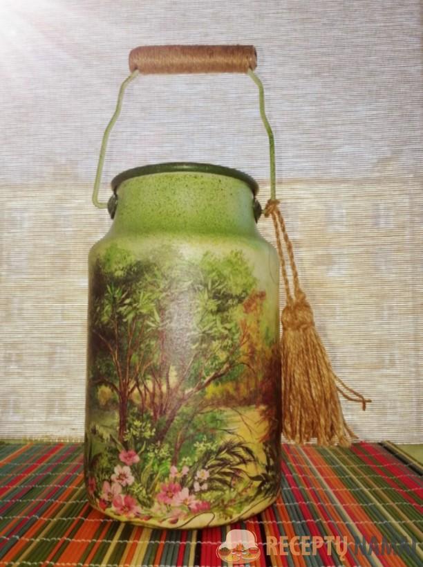 Знакомая удивила меня переделкой старого советского алюминиевого бидона. Очень хочу повторить