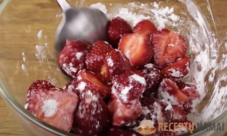 Как приготовить клубничный пирог