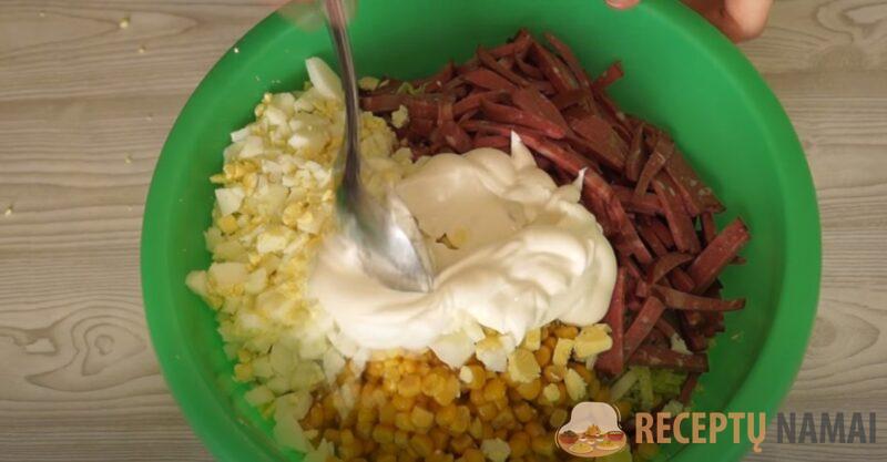 Готовится буквально за 10 минут. Салат с пекинской капустой и колбасой