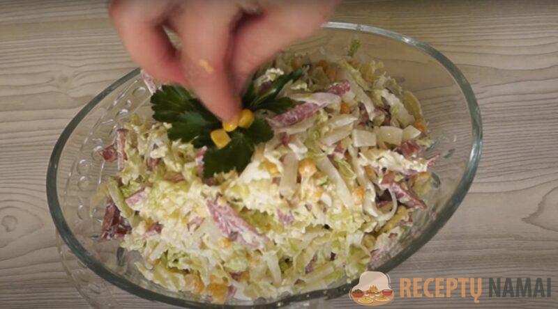 Готовится буквально за 10 минут. Салат с пекинской капустой и колбасой