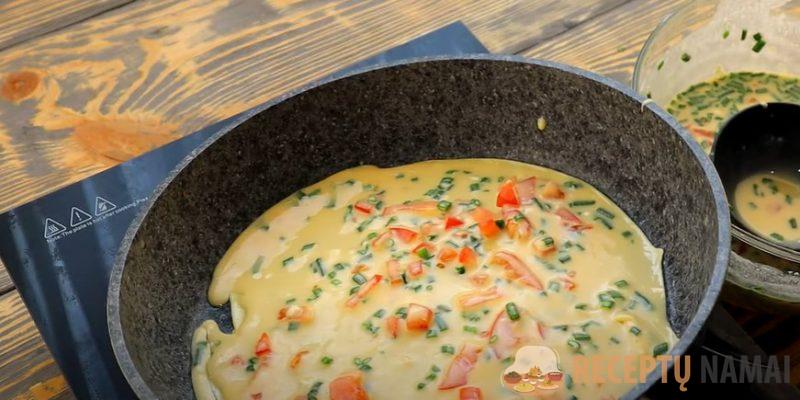 Рецепт завтрака за 5 минут. Яичные блинчики с ароматной начинкой