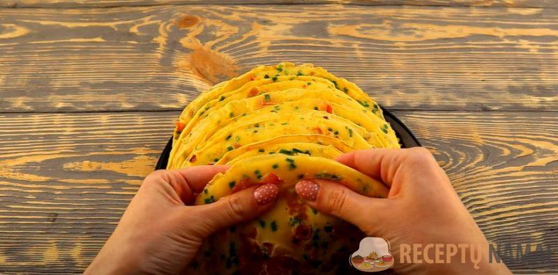 Рецепт завтрака за 5 минут. Яичные блинчики с ароматной начинкой