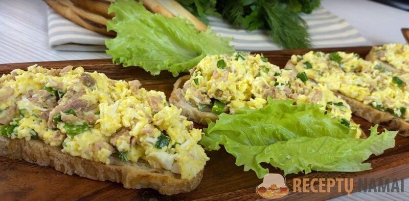 Вкуснейшая намазка на хлеб. Не успеваю подавать на стол