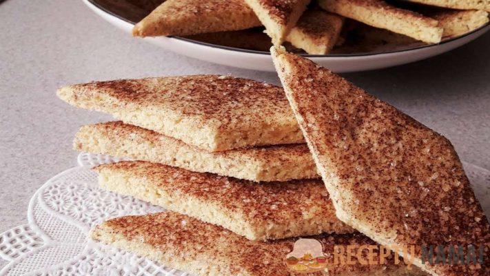 svietiniai sausainiai su cinamonu