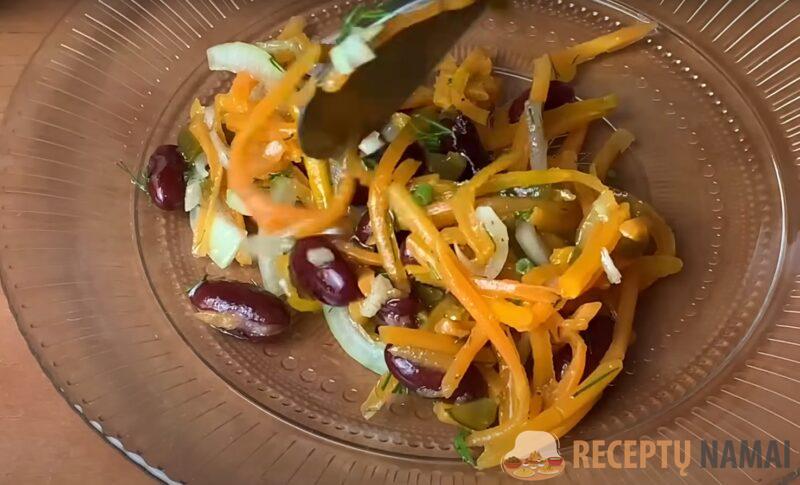 Всего 4 ингредиента, а получается вкусно и полезно. Рецепт салата без майонеза: на обед или ужин