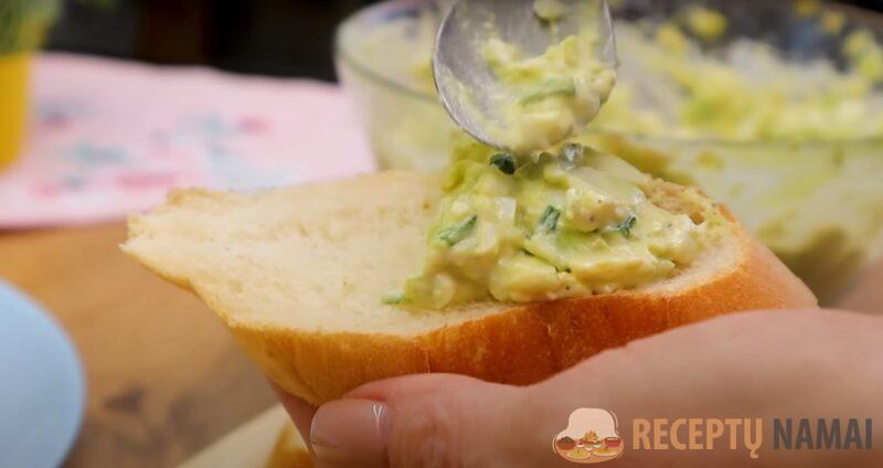 Всего 1 авокадо и 4 яйца и вкусный завтрак готов! Рецепт быстрой закуски