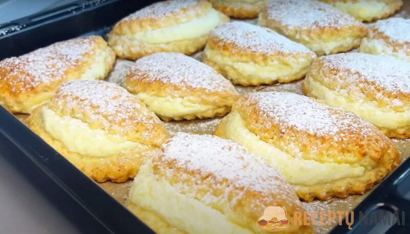 Готовятся из самых простых продуктов: как испечь сочни с творогом, которые будут нежнее, чем в дорогой кондитерской