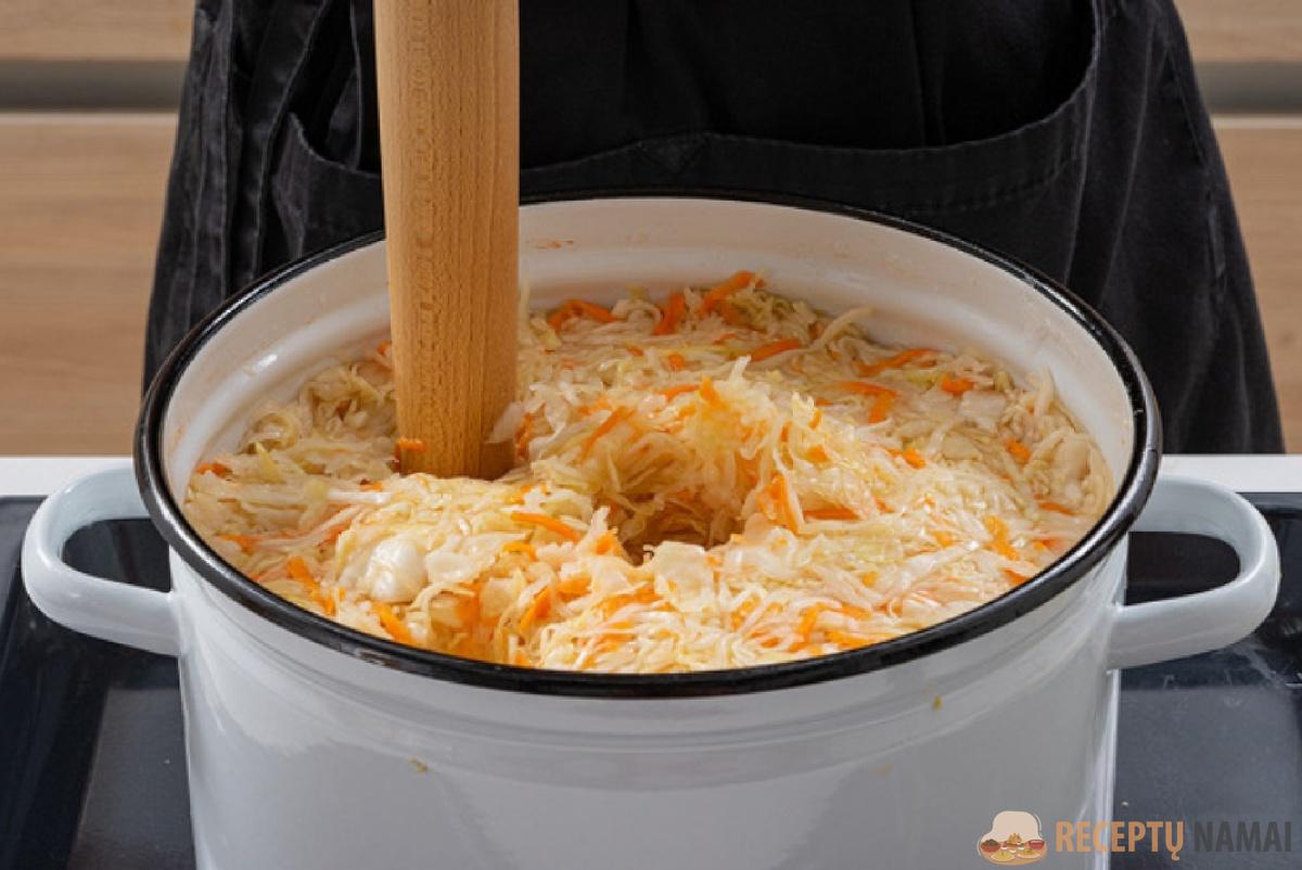 Бабушкин рецепт квашеной капусты: три простых ингредиента и ключевые советы. Фото И.Курушин