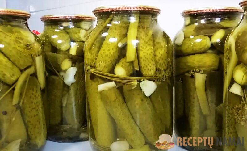 Забудьте о мягких огурцах! Простой способ маринования, который гарантирует хруст и насыщенный вкус на годы