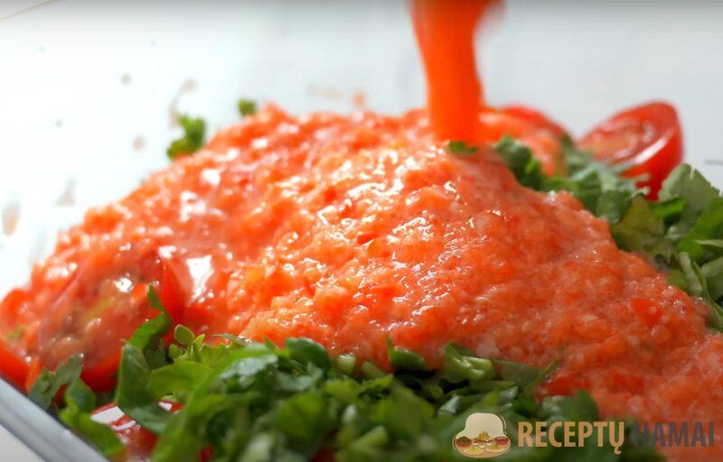 Готовятся почти сами: простой рецепт маринованных помидоров, который покорил всех моих гостей