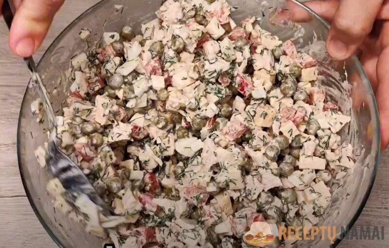 Идеальный салат для тех, кто устал от оливье: сытный и бесподобно вкусный рецепт с куриной грудкой