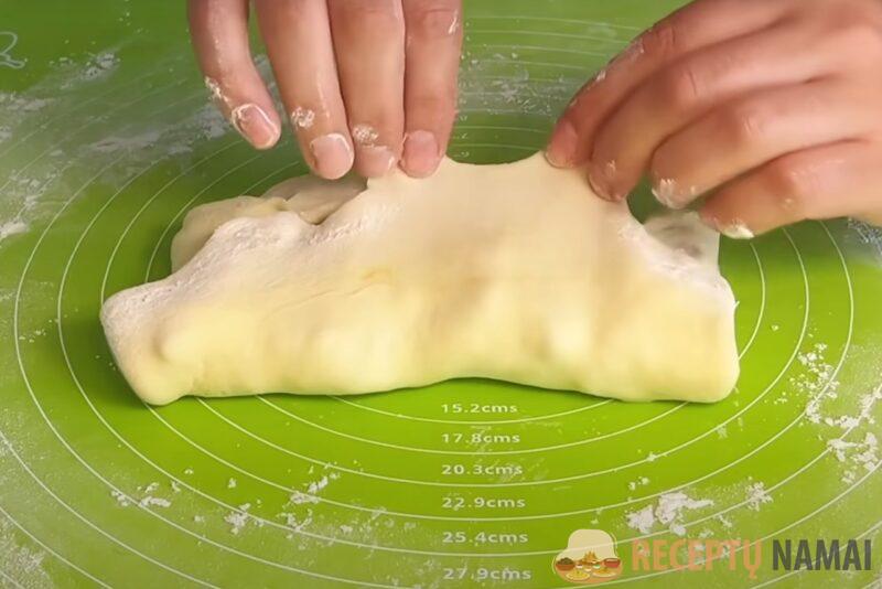 Идеальный перекус для школьника: рецепт пирожков с курицей, которые остаются сочными даже через 5 часов после готовки